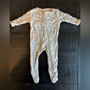 Kyte Baby Zippered Footie Pajamas in Oat Leopard